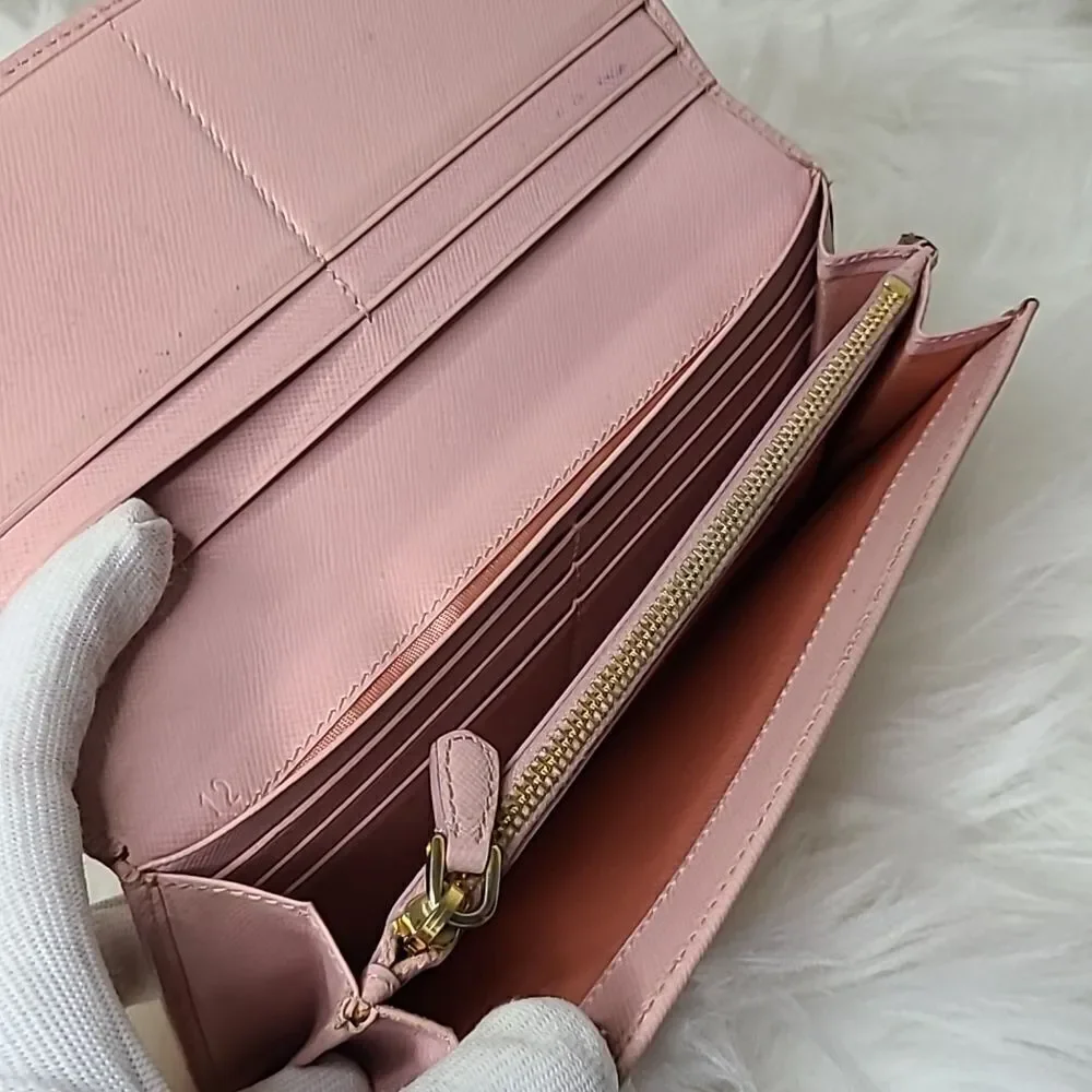 💯 Authentic Prada Safiano Long Wallet 🍀